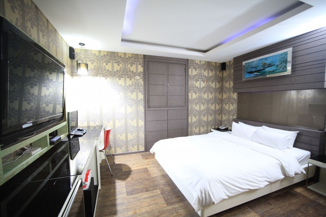 Mary Jane Hotel 45/77