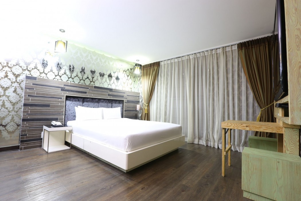Mary Jane Hotel 34/77