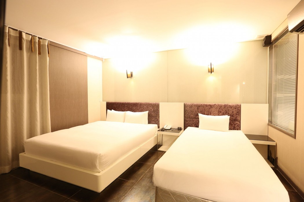 Mary Jane Hotel 29/77