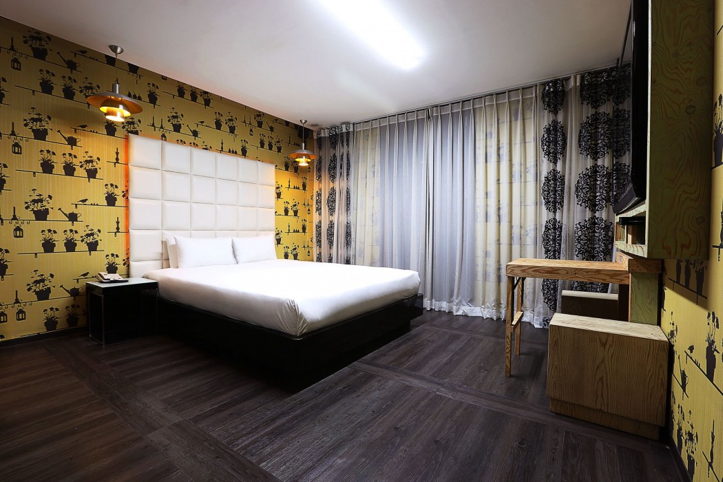 Mary Jane Hotel 44/77