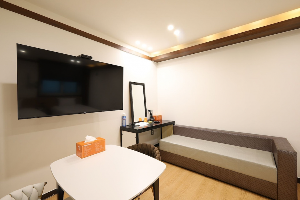 JB Plus Hotel 18/65