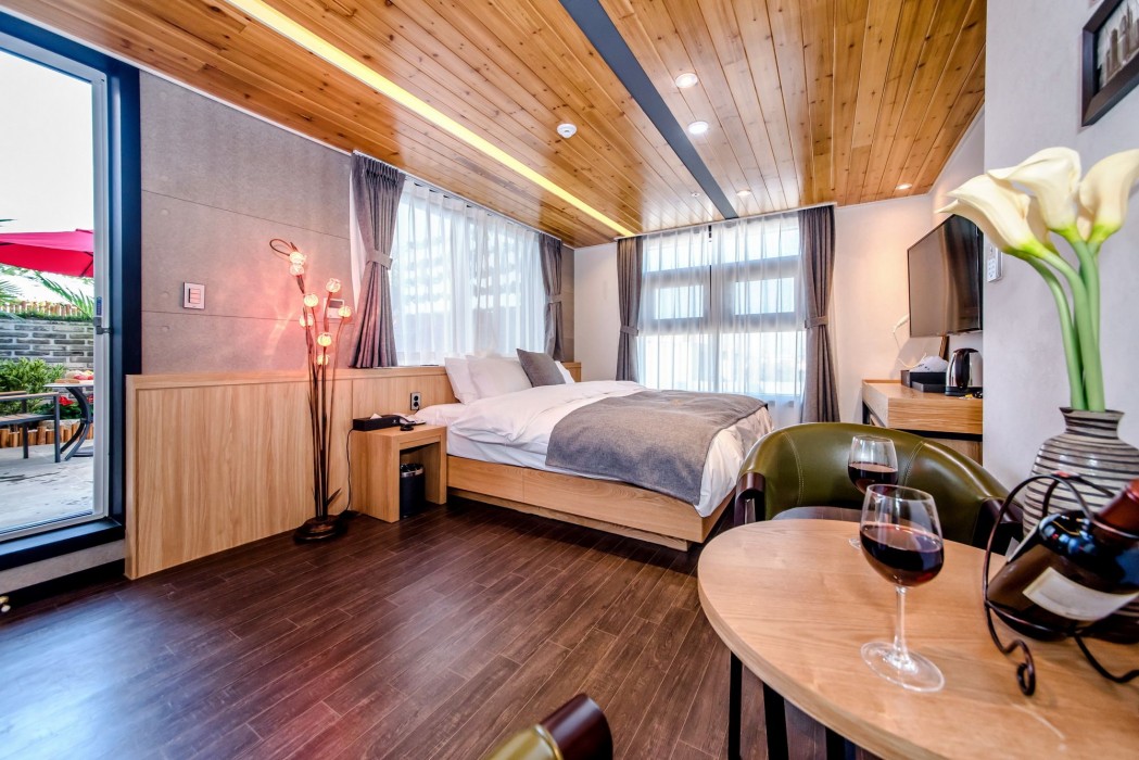 Hertz Hotel 30/48