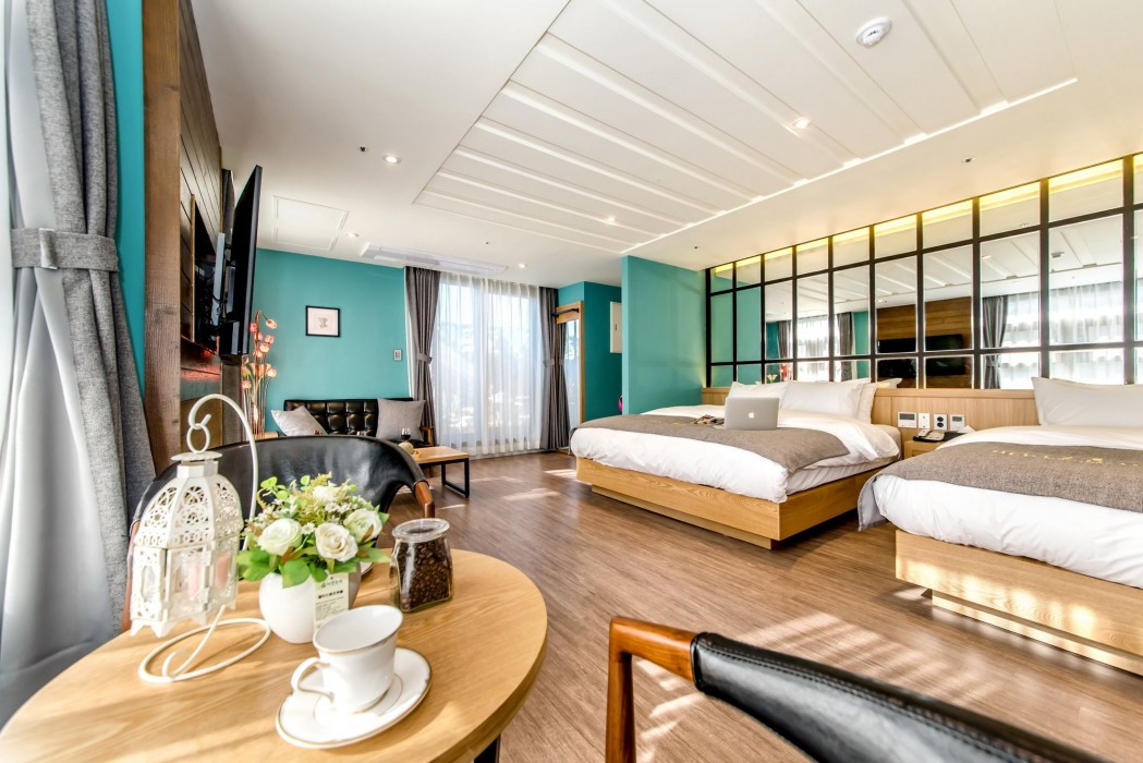 Hertz Hotel 28/48