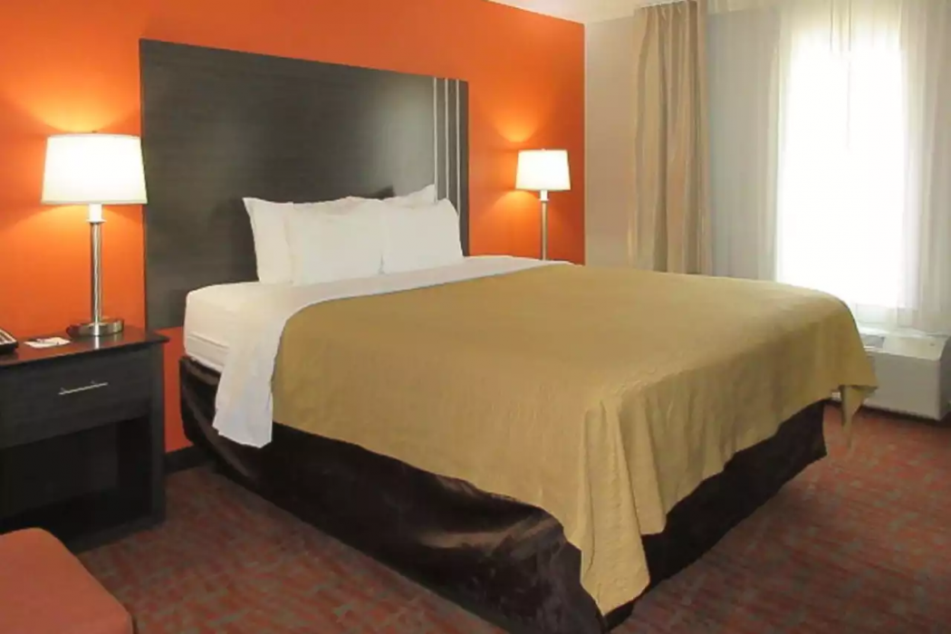 Quality Inn & Suites Fresno Northwest 6/34