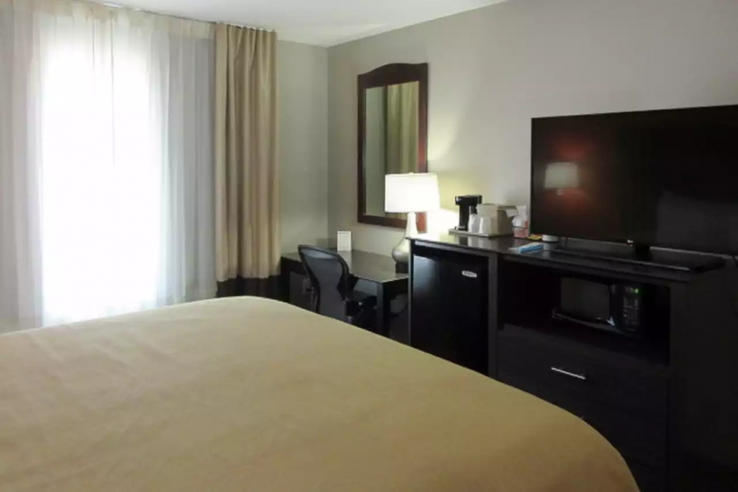 Quality Inn & Suites Fresno Northwest 8/34