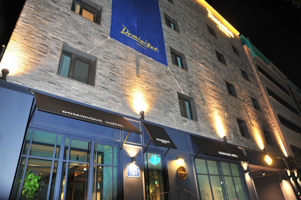 Dominique Hotel 54/77