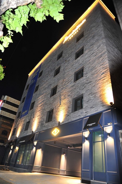 Dominique Hotel 35/77