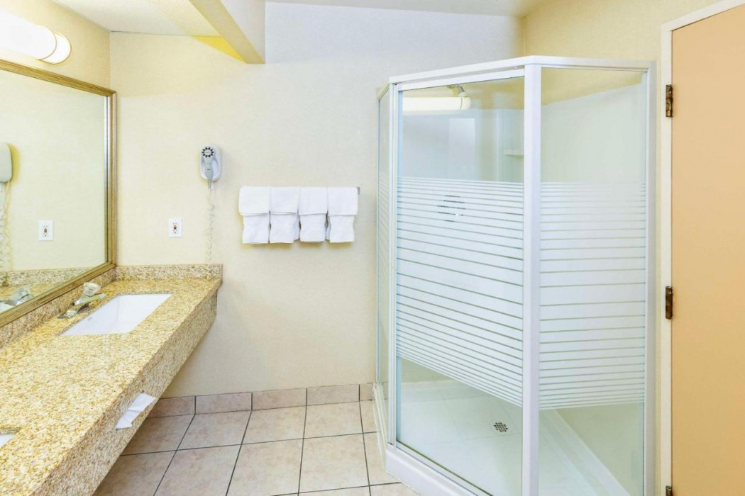 Comfort Inn & Suites Edmonton Downtown 16/34