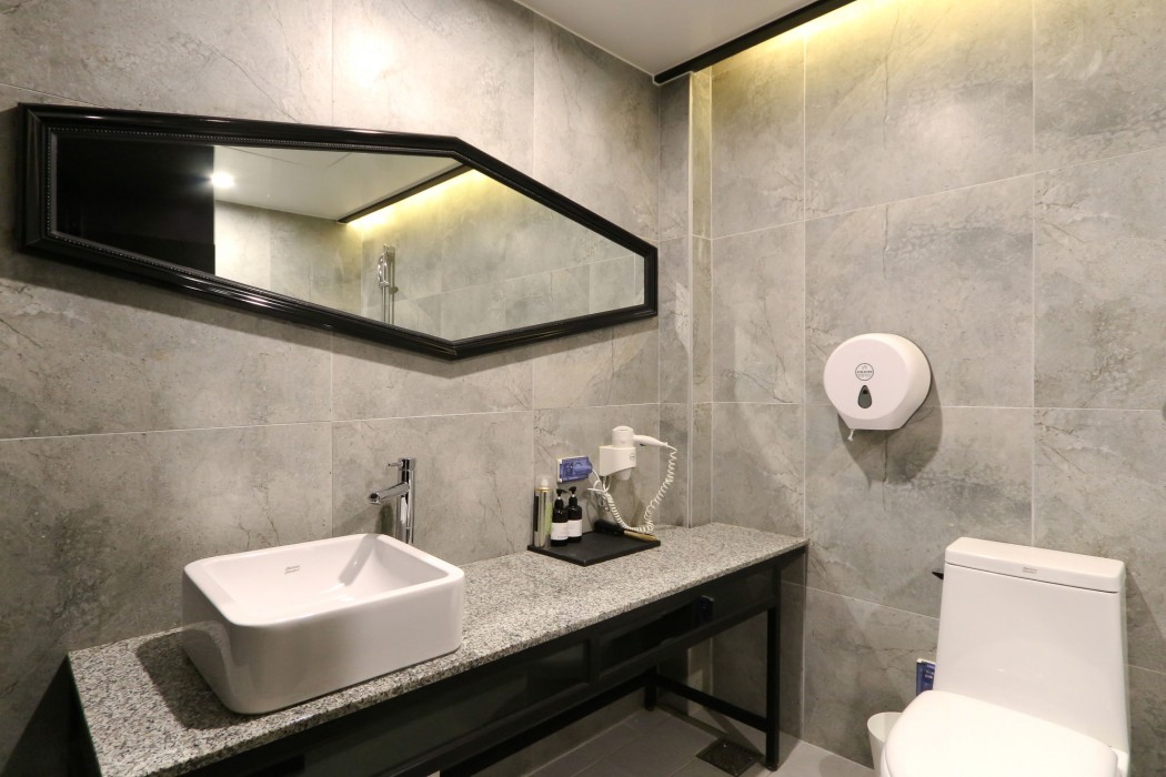 To Heaven Hotel Nampo 56/78