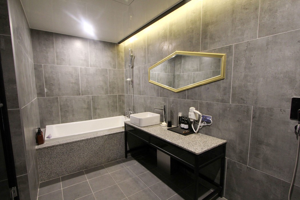 To Heaven Hotel Nampo 45/78