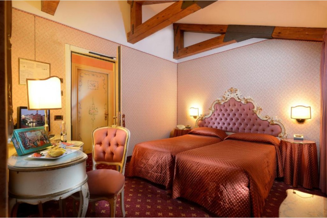 Rialto Hotel 18/66