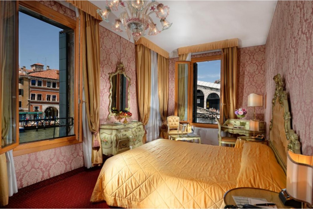 Rialto Hotel 22/66