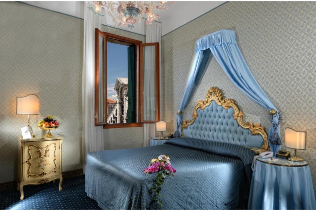 Rialto Hotel 10/66