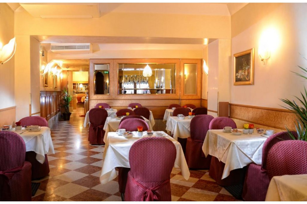 Rialto Hotel 51/66