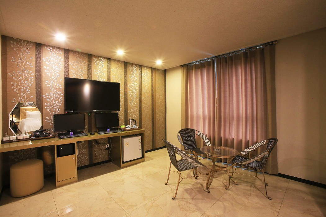Urban Hotel Golf Shillim 24/68