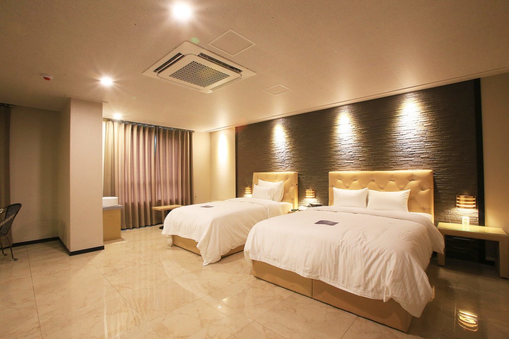 Urban Hotel Golf Shillim 18/68