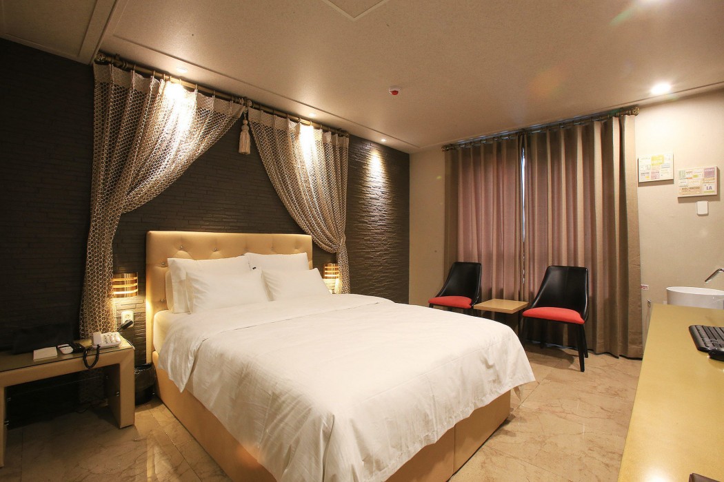 Urban Hotel Golf Shillim 20/68