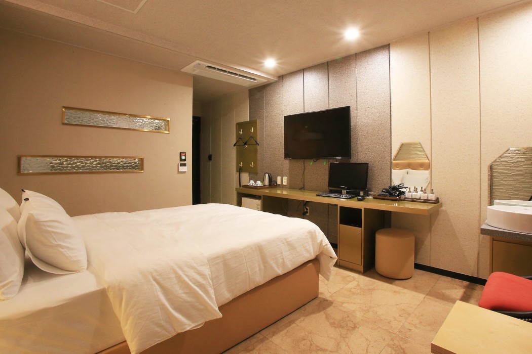 Urban Hotel Golf Shillim 32/68