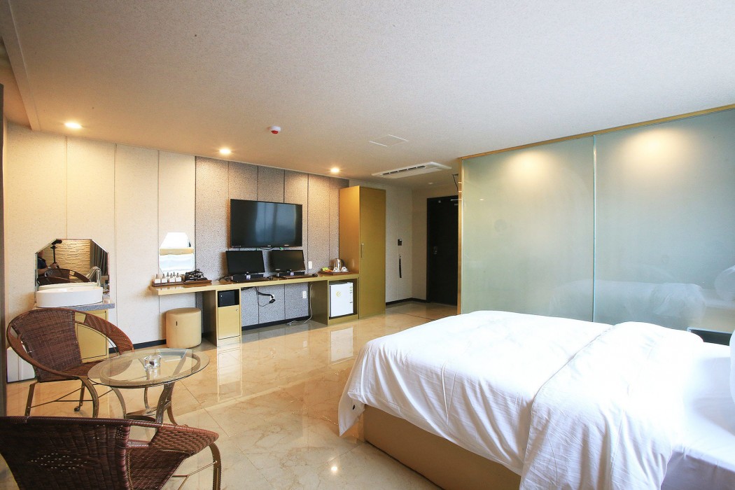 Urban Hotel Golf Shillim 35/68