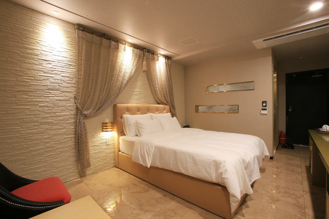 Urban Hotel Golf Shillim 31/68