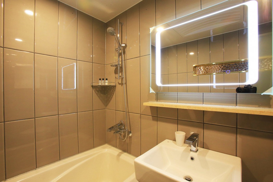 Urban Hotel Golf Shillim 56/68