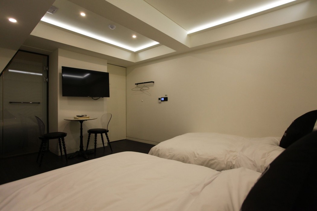 Wol Hotel 40/76