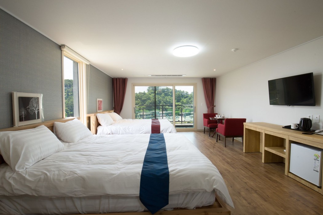 Cheonjiyeon Crystal Hotel 50/80