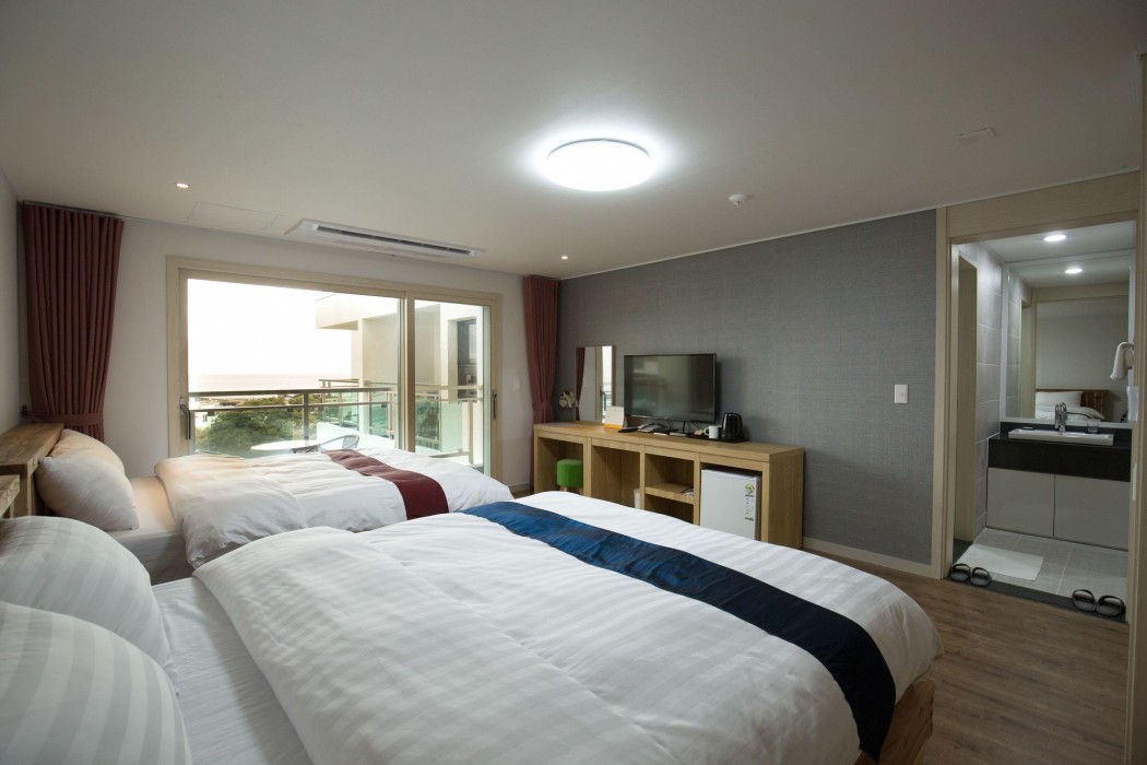 Cheonjiyeon Crystal Hotel 52/80