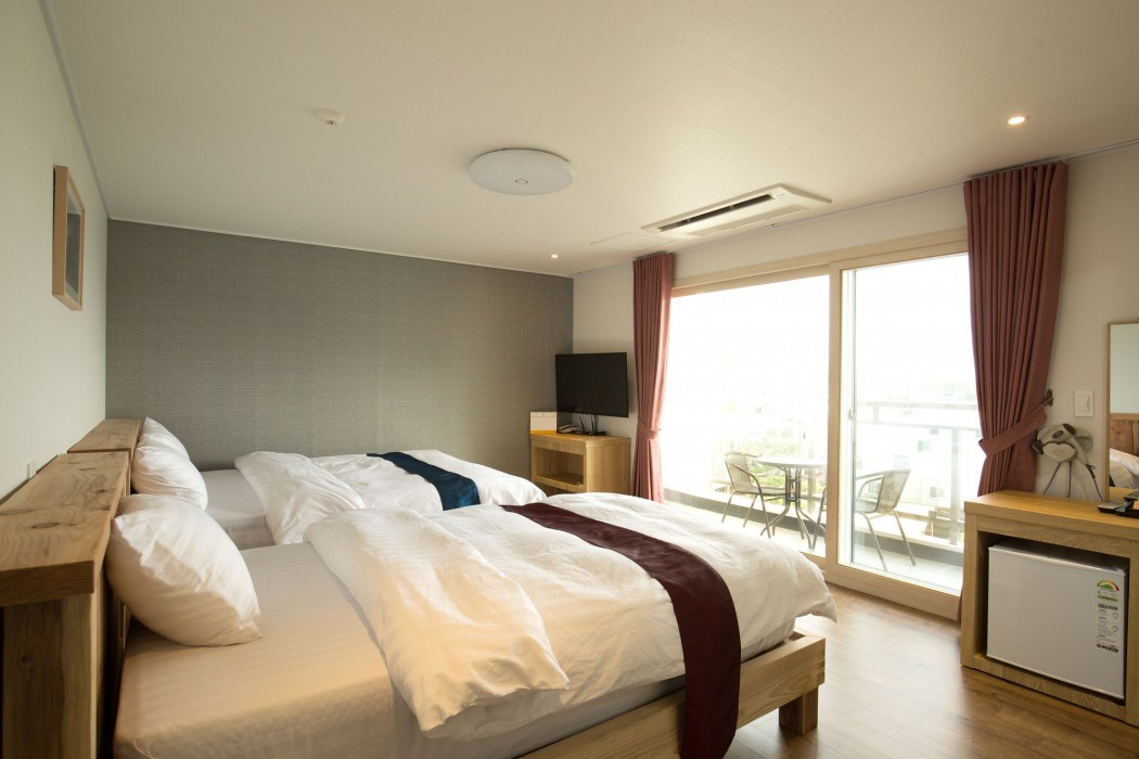 Cheonjiyeon Crystal Hotel 45/80