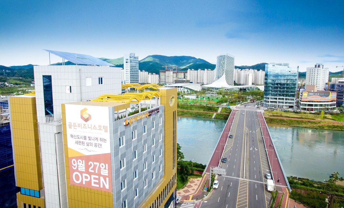 Golden Business Hotel 25/65
