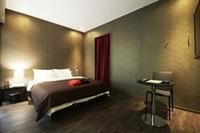 October Hotel 39/80