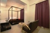 October Hotel 34/80