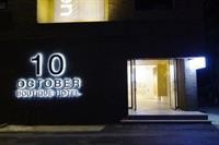 October Hotel 41/80