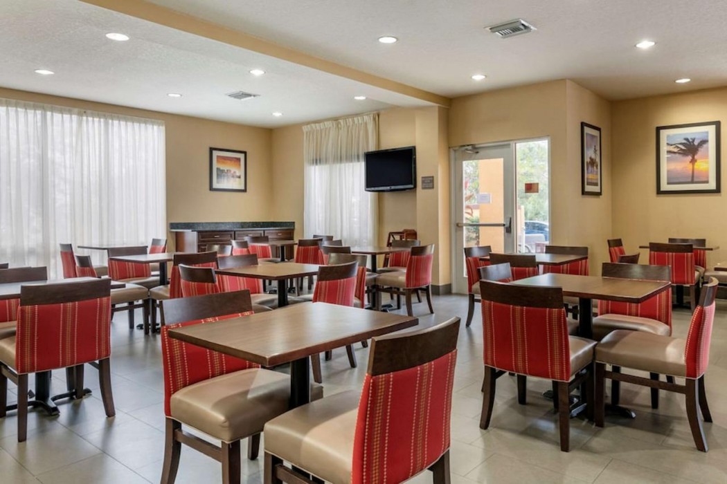 Comfort Suites Orlando International Airport 18/35