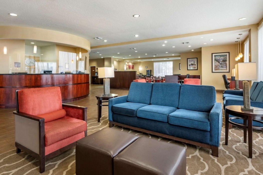 奥兰多机场凯富套房酒店(Comfort Suites Orlando Airport) 图片3