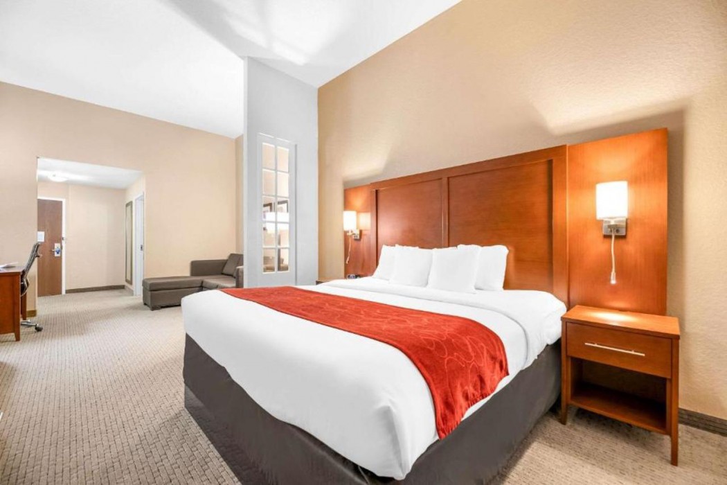 Comfort Suites Orlando International Airport 6/35