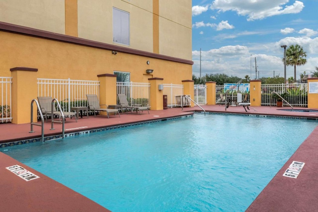 Comfort Suites Orlando International Airport 21/35