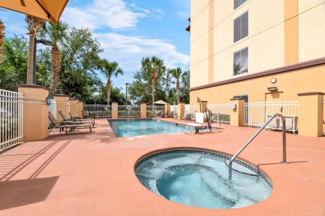 Comfort Suites Orlando International Airport 22/35