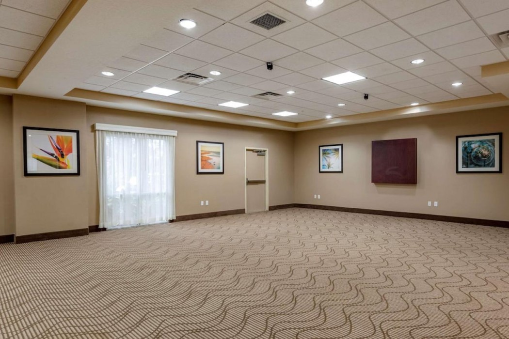 Comfort Suites Orlando International Airport 16/35