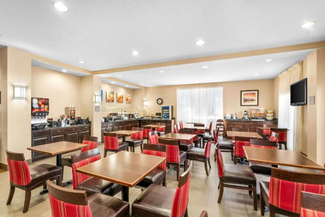Comfort Suites Orlando International Airport 17/35