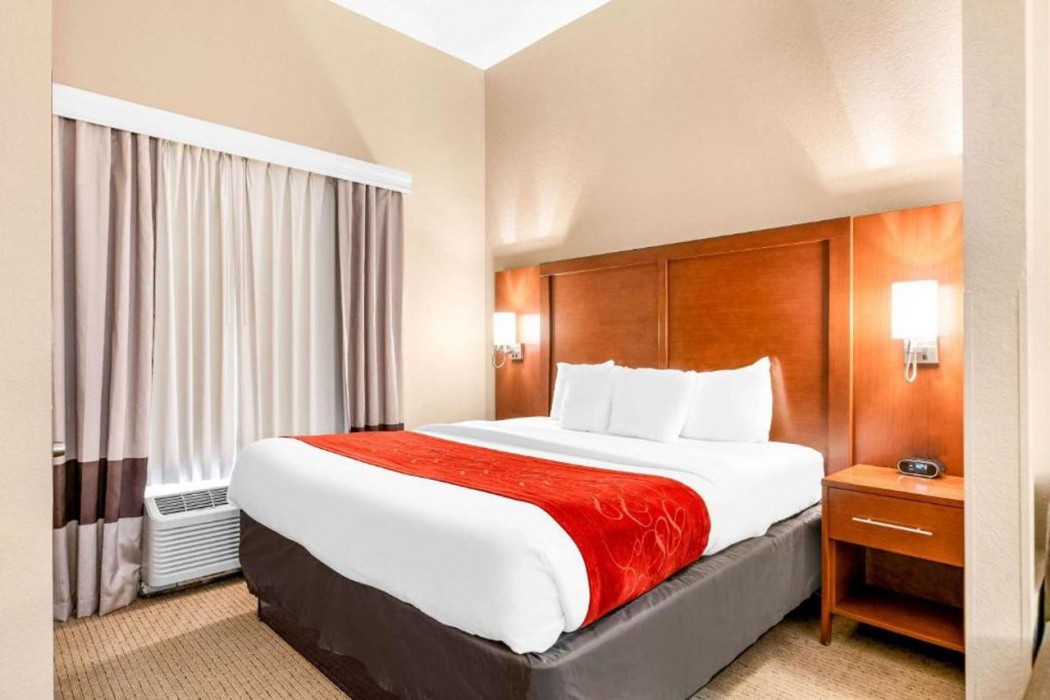 Comfort Suites Orlando International Airport 7/35