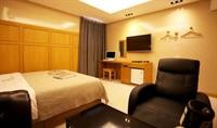 The S Hotel 40/61