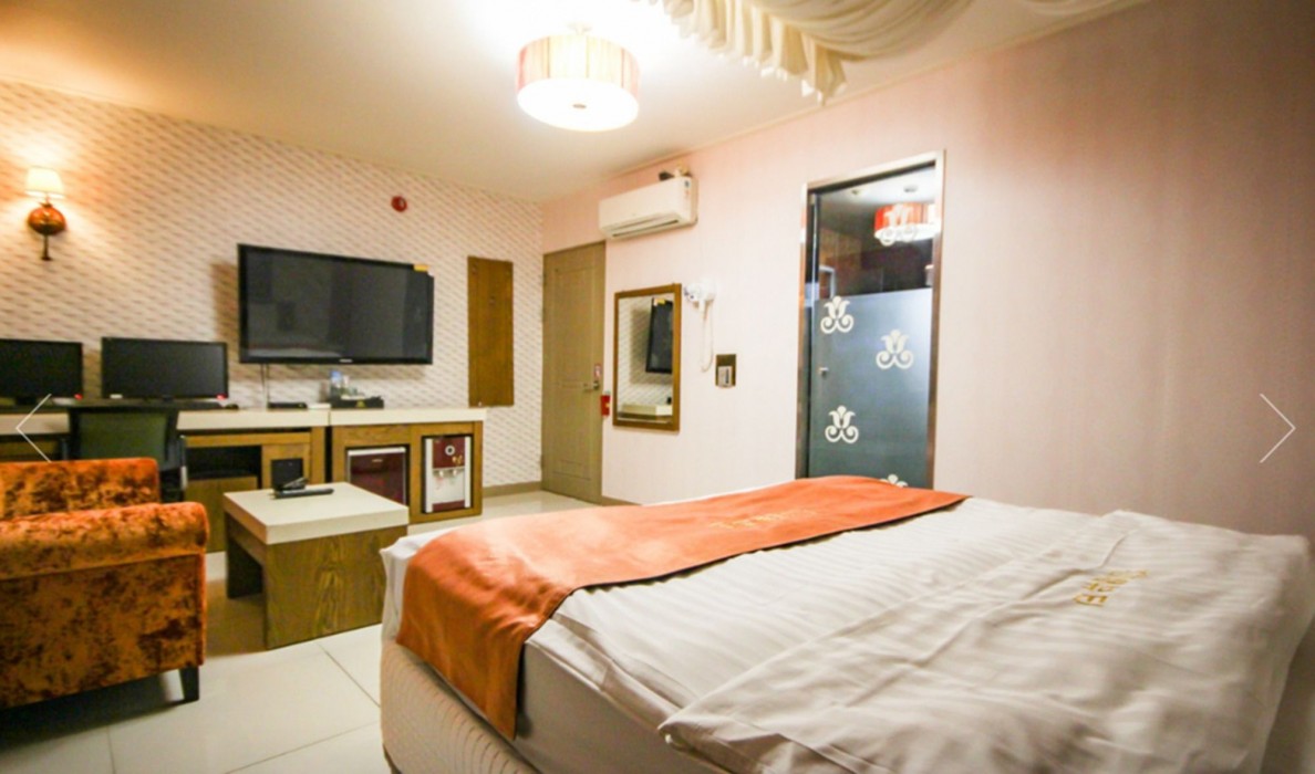 Beauty Motel 25/56