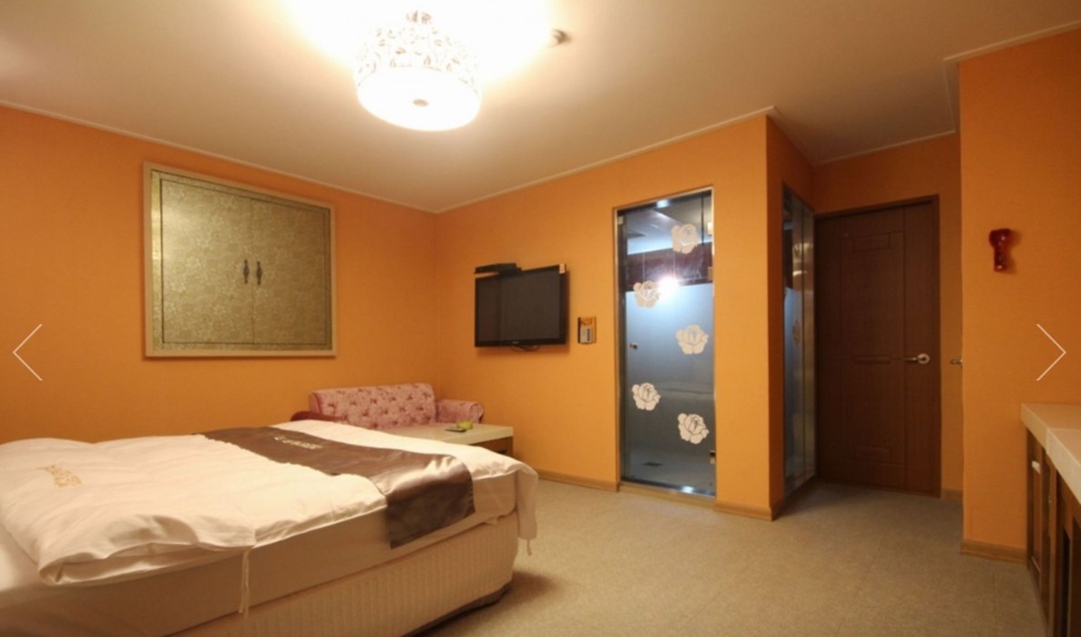 Beauty Motel 42/56