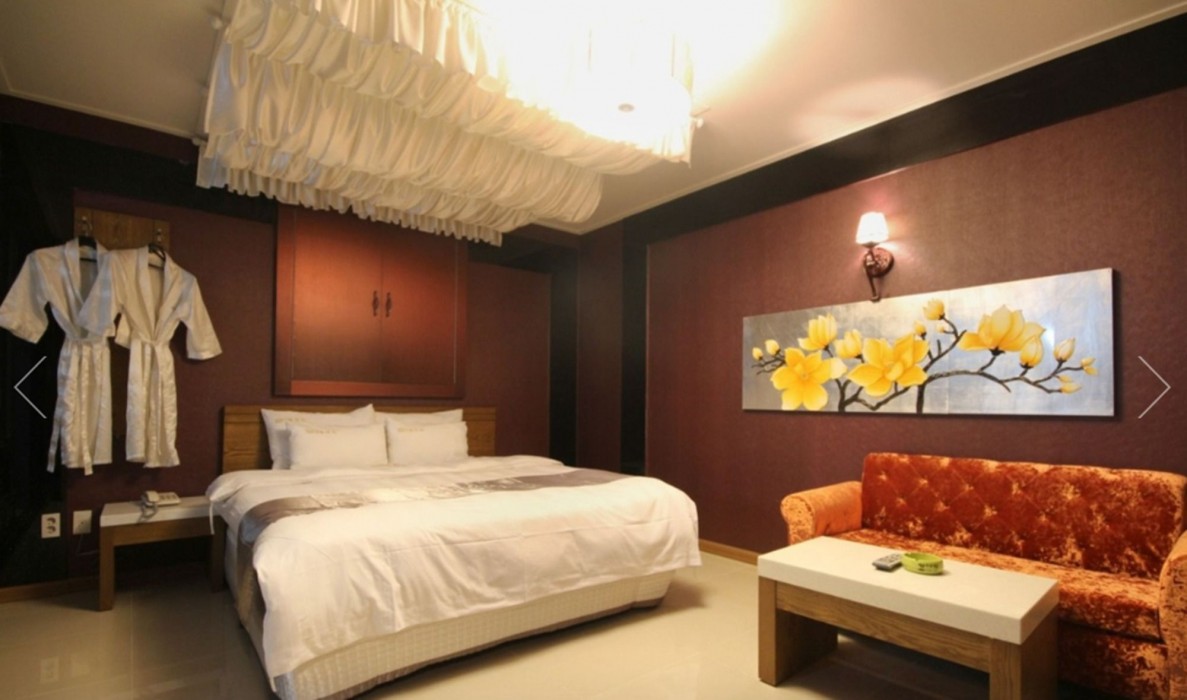 Beauty Motel 23/56