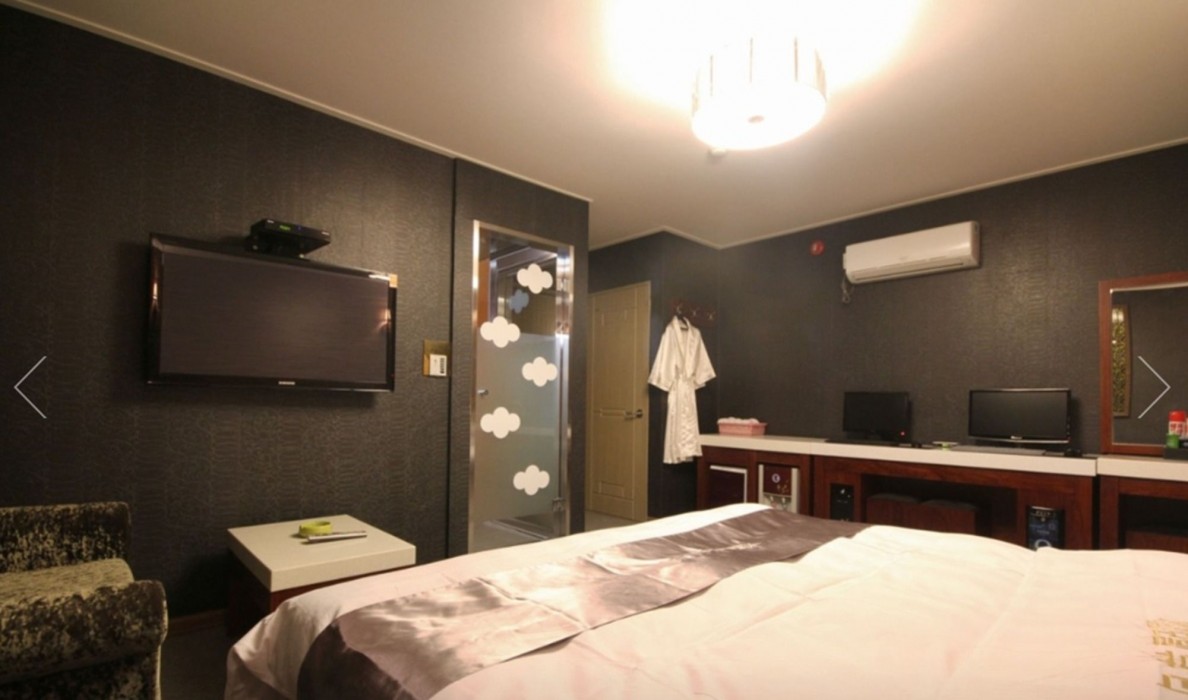 Beauty Motel 36/56