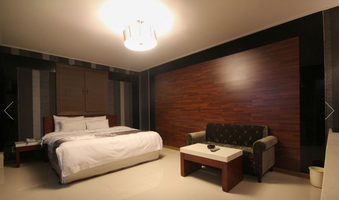 Beauty Motel 33/56