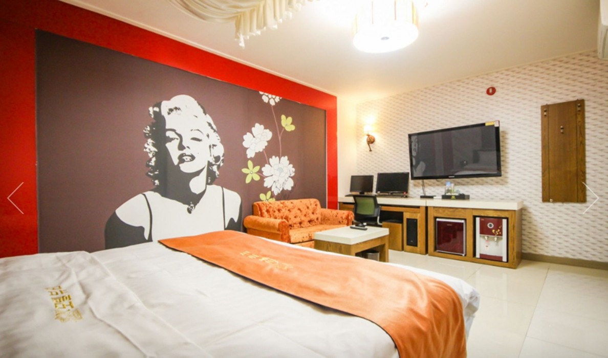 Beauty Motel 46/56