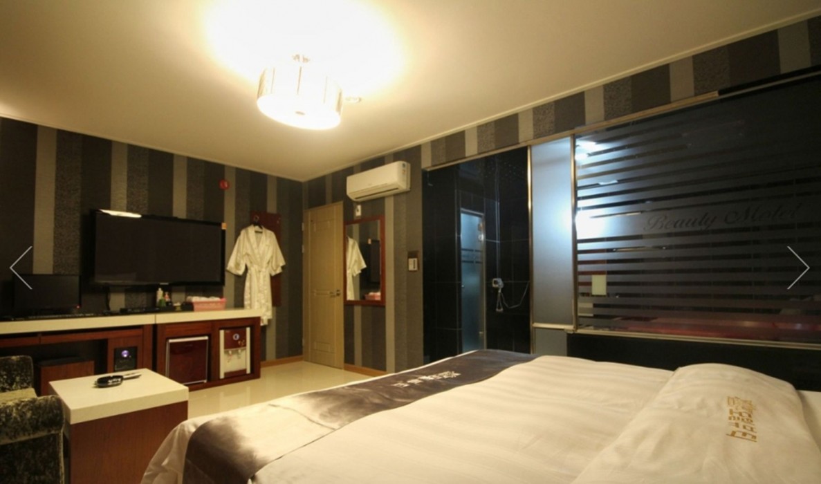 Beauty Motel 31/56