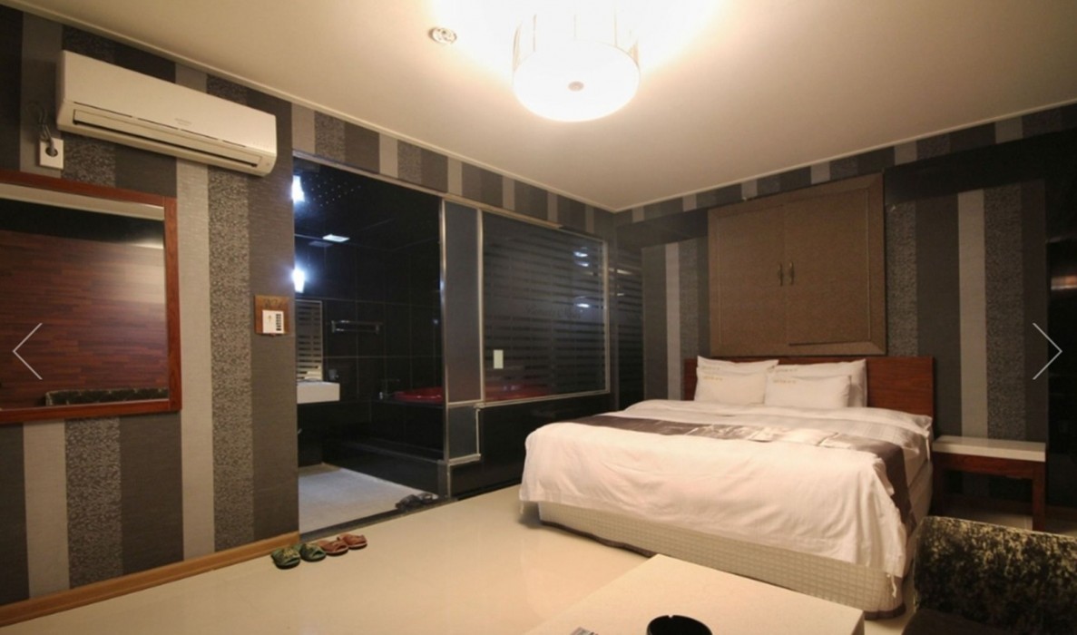 Beauty Motel 32/56